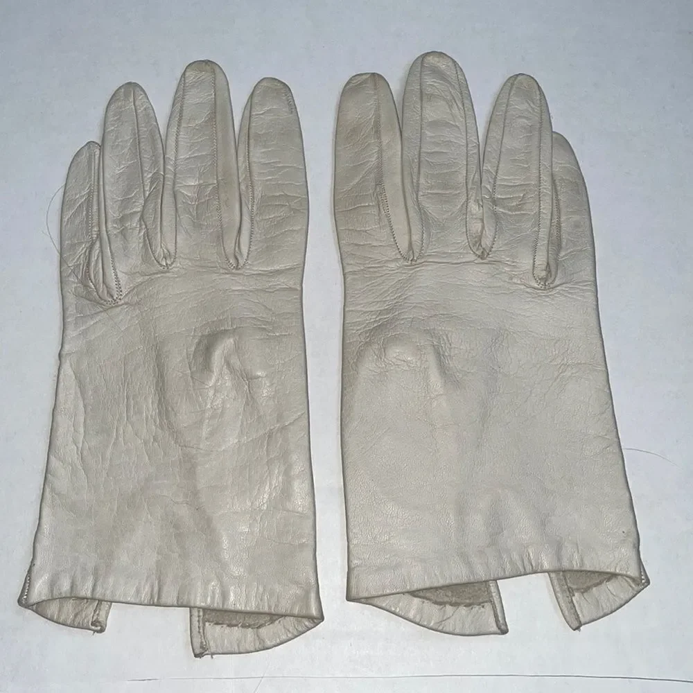 ‎Vtg light gray leather gloves